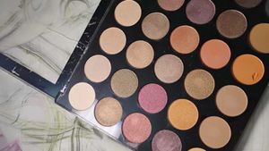 Swiss beauty eyeshadow palette