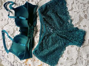 Lace Bra and Panty Set