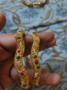 Elegant Gold Bangle Set with Stones