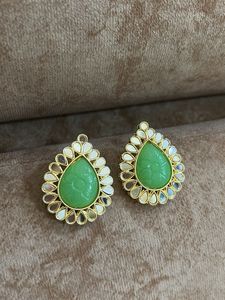 Elegant Green Stone &amp; Mirror Earrings