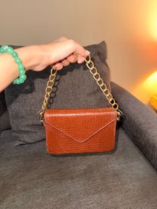 Chic Croc Embossed Chain Bag