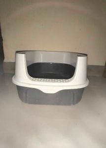 Enclosed Cat Litter Box