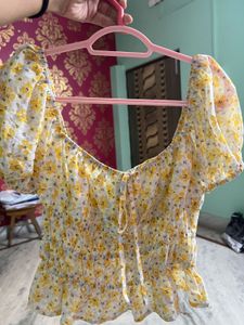 Forever 21 Chic Floral Smocked Puff Sleeve Top