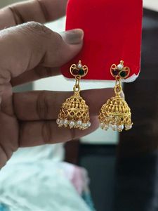 Gold plated Jhumka Earrings with Pearls