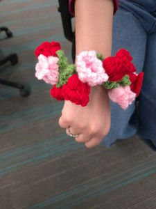 Handmade Floral Scrunchie om