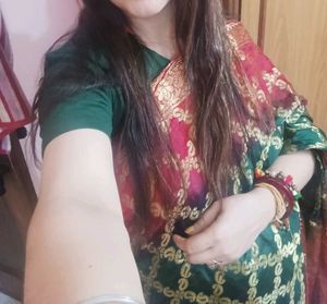 Elegant Green &amp; Red Brocade Saree