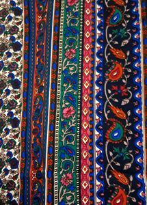 👕Vibrant Floral &amp; Paisley Print tshirt
