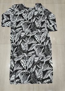 New Black &amp; White Leaf Print Dress