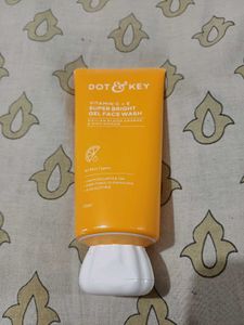 Dot & Key Vitamin C+E Face Wash