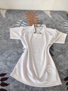 White casual tshirt