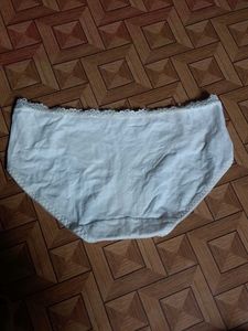 Comfortable White Briefs with Lace Trim