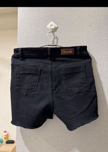 Cute Girl Kausually black shorts