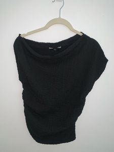 Max Off-Shoulder black Top
