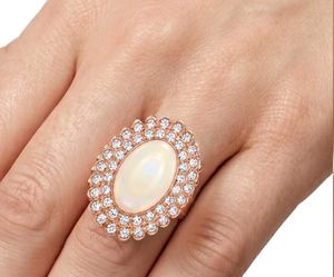 Elegant Oval Stone Brooch with Rhinestones