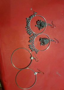2 Pairs Of Earrings