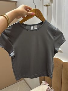 H&M Basic Grey Cropped T-Shirt