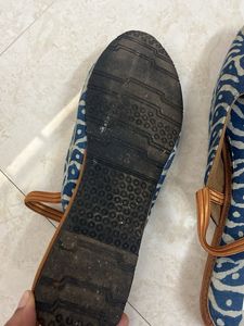 Stylish Printed Juttis