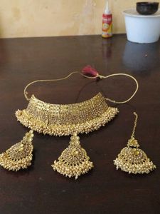 Exquisite Kundan & Pearl Jewellery Set