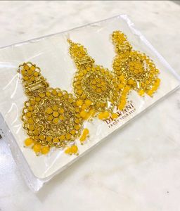 New Beautiful Maang Tika Earring Set