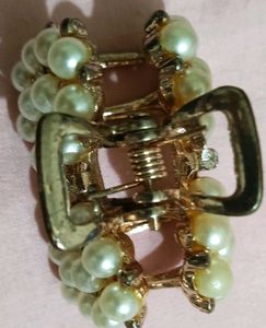 Elegant Pearl Claw Clip