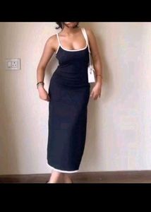 Sleek Black Midi Dress - Trendy &amp; Chic