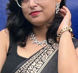Stunning Embellished Jewellery Set