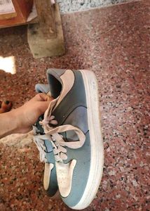 everyday sneakers for women