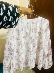 Floral Print V-Neck Top