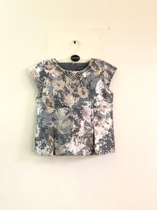 Cup sleeve grey top