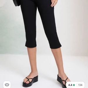 Chic Black Capris