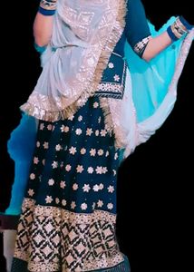Humari Jari Poshak With Odhana