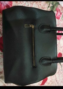 Chic Black Handbag