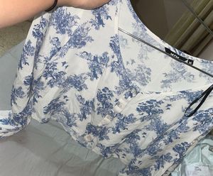 Chic Blue &amp; White Floral Cropped. :Size L Bl