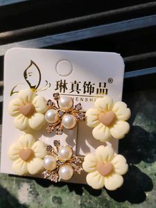 Cute Flower &amp; Pearl Hair Clips
