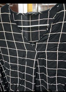 🇮🇳Freedom Sale🇮🇳ONLY Black &amp; White Grid Top