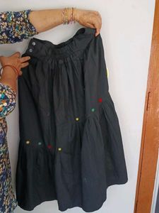 🤩Black Ruffle skrits, with little embroidery 🤩