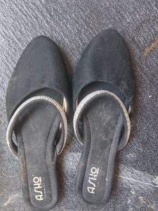 Elegant Black Embellished Flats