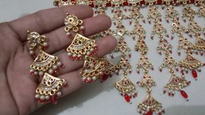Exquisite Gold-Plated Kundan Necklace &amp; Earring Se