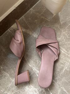 Stylish Pink Twist Strap Flat Sandals