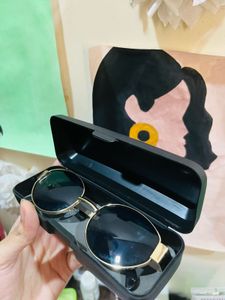 Retro Oval Sunglasses with Case