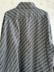 Stylish Men's Patterned Button-Up Shirt