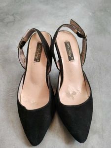 Black Pointed-Toe Slingback Kitten Heels