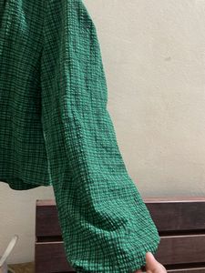 Chic Green Checkered Cropped Top