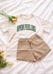 Cream Graphic oversize T-shirt and Khaki Shorts Se