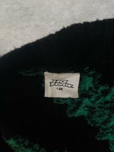 Black V-Neck Sleeveless Knit Vest