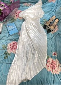 Elegant White One-Shoulder Pleated Dress