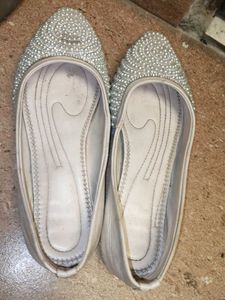 Elegant Pearl Embellished Ballerina Flats