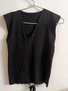 Sleeveless Black V-Neck Top