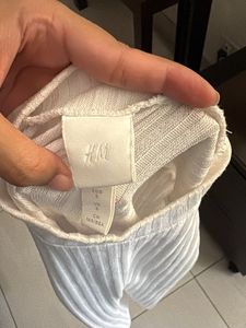 H&amp;M White Ribbed Mock Neck Top