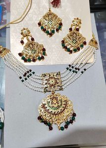 Exquisite Pearl and Kundan Necklace Set